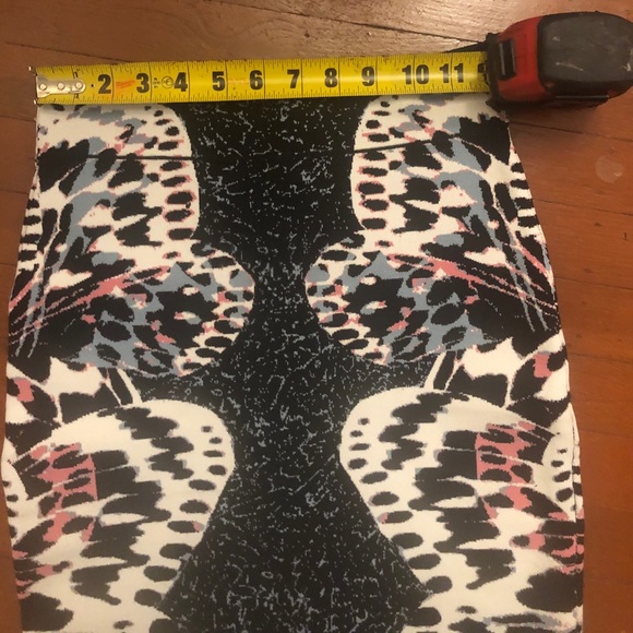 2/$50 BCBGMaxazria print body con skirt - Picture 6 of 7